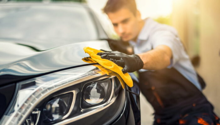 8 common mistakes to avoid while washing a car