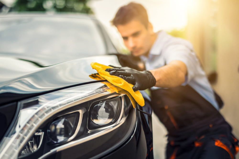 8 common mistakes to avoid while washing a car